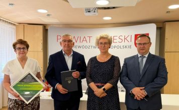 Powiat Brzeski z blisko 6 mln zł na drogę i most. Dofinansowanie otrzymała też gmina Rzezawa