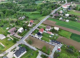 Zakończono rozbudowę drogi i zabezpieczenie osuwiska w Kierlikówce