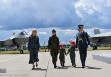 Mieszkanka Gdowa matką chrzestną najnowocześniejszych polskich myśliwców F-35 Husarz – ZDJĘCIA
