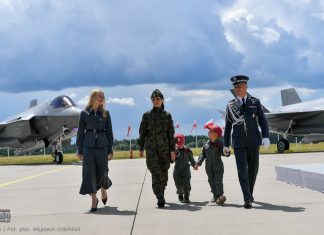 Mieszkanka Gdowa matką chrzestną najnowocześniejszych polskich myśliwców F-35 Husarz – ZDJĘCIA