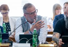 Prokuratura odmówiła wszczęcia śledztwa ws. wyniesienia karty do głosowania. „To było działanie, żeby kogoś obrzucić błotem”