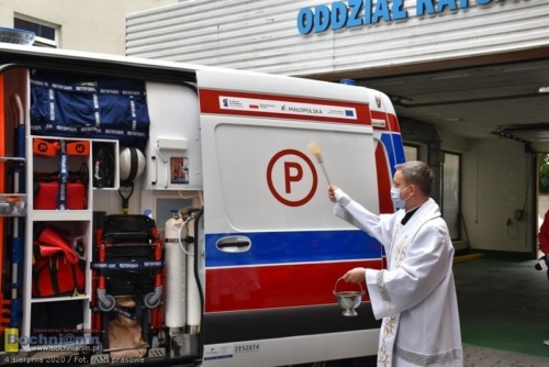 04-08-20 karetka-szpital-05