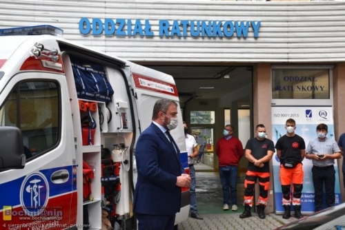 04-08-20 karetka-szpital-06