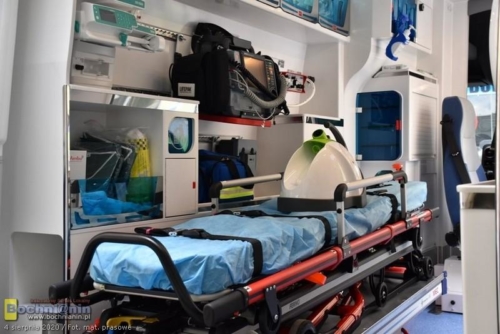 04-08-20 karetka-szpital-09